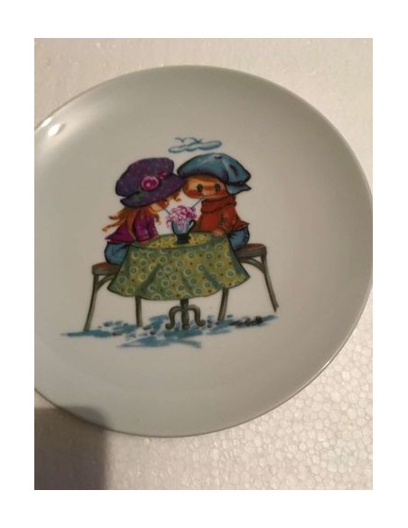 Assiette gourmande porcelaine motif poulbot parisien la boisson - Porcelaine en Vendée