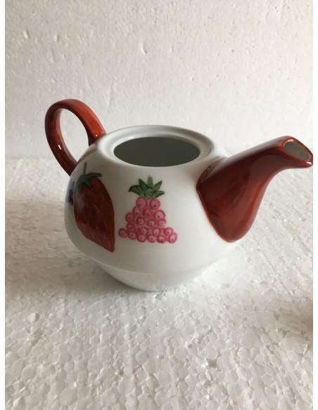 Théière égoïste  Les Fraises - Porcelaine en Vendée