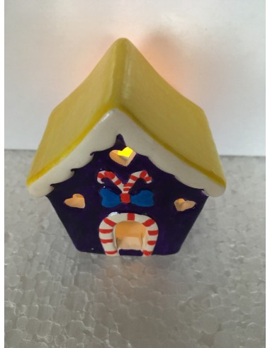 La maison de noël jaune et marron