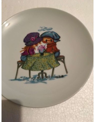 Assiette gourmande porcelaine motif poulbot parisien la boisson - Porcelaine en Vendée